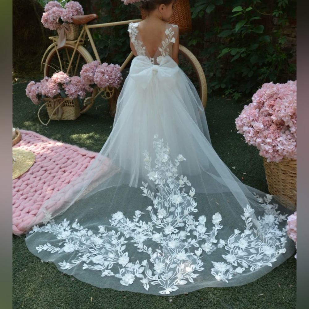 Flower girl dress with detachable train